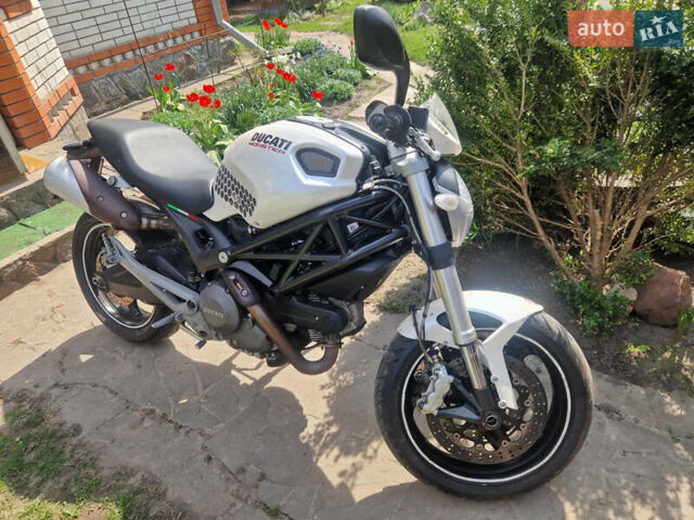 Белый Дукати Монстр, объемом двигателя 0.7 л и пробегом 26 тыс. км за 3200 $, фото 3 на Automoto.ua