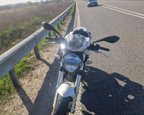 Белый Дукати Монстр, объемом двигателя 0.7 л и пробегом 26 тыс. км за 3200 $, фото 12 на Automoto.ua