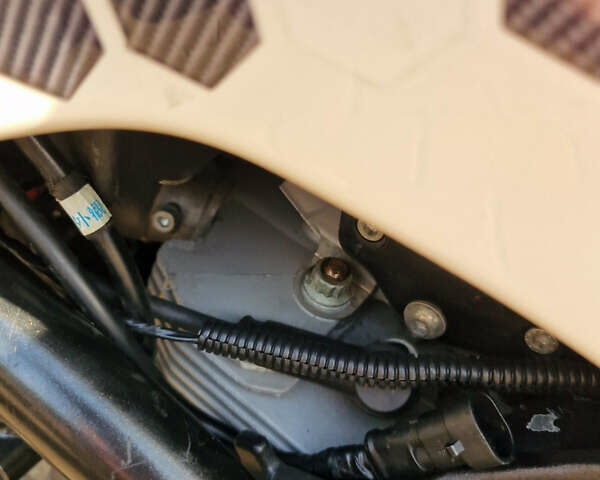 Белый Дукати Монстр, объемом двигателя 0.7 л и пробегом 26 тыс. км за 3200 $, фото 7 на Automoto.ua