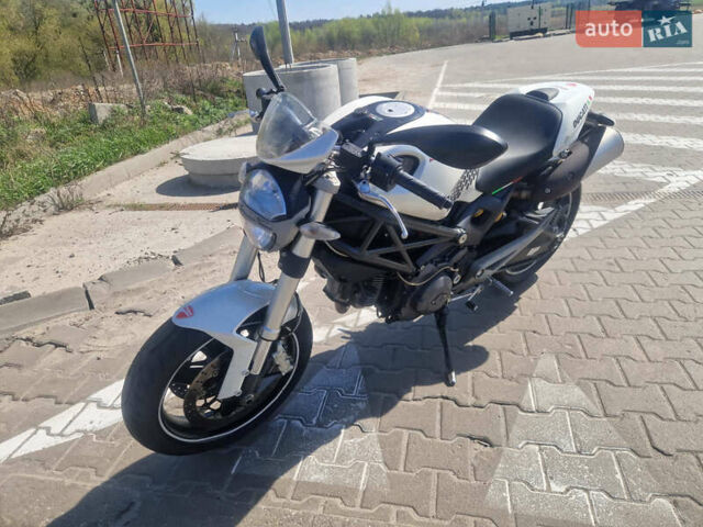Белый Дукати Монстр, объемом двигателя 0.7 л и пробегом 26 тыс. км за 3200 $, фото 11 на Automoto.ua