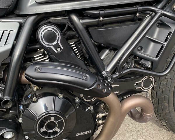 Сірий Дукаті Скрамблєр, об'ємом двигуна 0.8 л та пробігом 4 тис. км за 13500 $, фото 12 на Automoto.ua