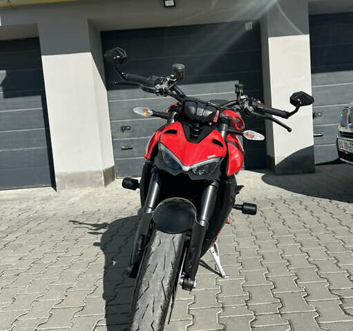 Красный Дукати Стритфайтер, объемом двигателя 1.1 л и пробегом 11 тыс. км за 16999 $, фото 3 на Automoto.ua