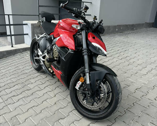 Красный Дукати Стритфайтер, объемом двигателя 1.1 л и пробегом 11 тыс. км за 16999 $, фото 1 на Automoto.ua