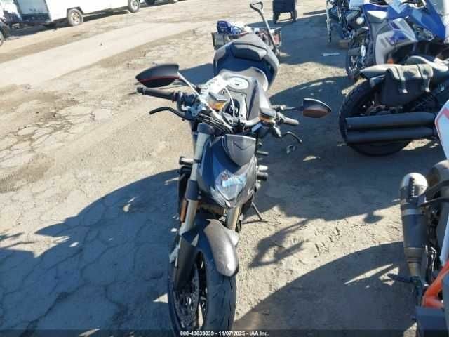 Дукати Стритфайтер, объемом двигателя 0.85 л и пробегом 0 тыс. км за 2900 $, фото 4 на Automoto.ua