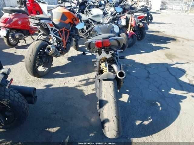 Дукати Стритфайтер, объемом двигателя 0.85 л и пробегом 0 тыс. км за 2900 $, фото 5 на Automoto.ua