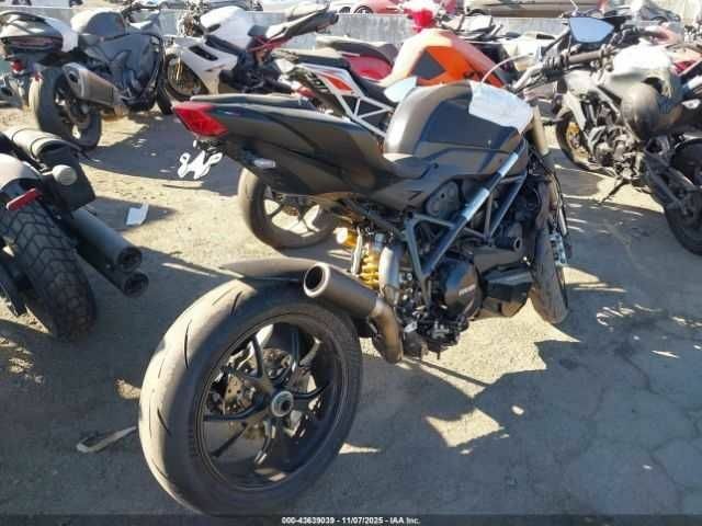 Дукати Стритфайтер, объемом двигателя 0.85 л и пробегом 0 тыс. км за 2900 $, фото 3 на Automoto.ua