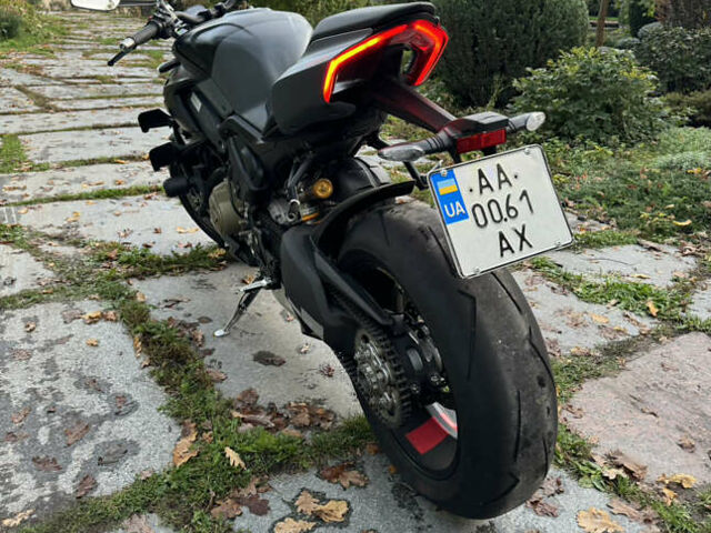 Серый Дукати Стритфайтер, объемом двигателя 1.1 л и пробегом 13 тыс. км за 25500 $, фото 13 на Automoto.ua