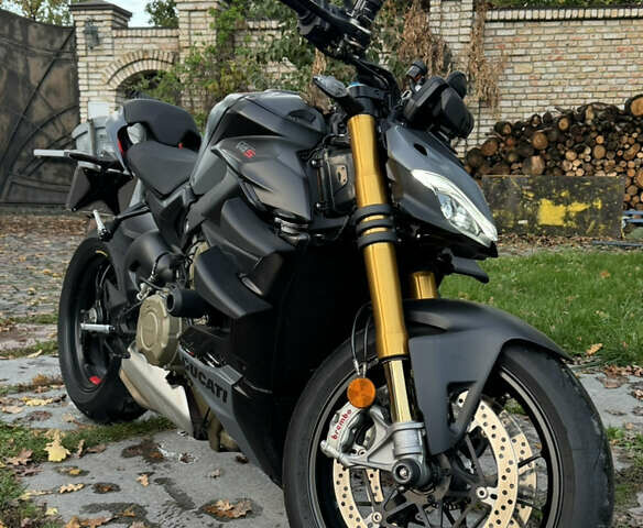 Серый Дукати Стритфайтер, объемом двигателя 1.1 л и пробегом 13 тыс. км за 25500 $, фото 1 на Automoto.ua