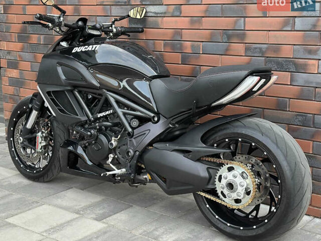 Дукати Diavel 1200 2014 в Днепре (Днепропетровске) на Automoto.ua Черный Дукати Diavel 1200, объемом двигателя 1.2 л и пробегом 24 тыс. км за 5700 $, фото 5 на Automoto.ua