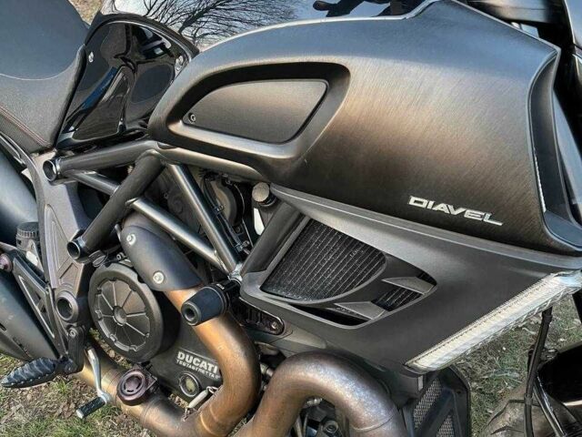 Дукати Diavel 1200 2013 в Днепре (Днепропетровске) на Automoto.ua Дукати Diavel 1200, объемом двигателя 1.2 л и пробегом 0 тыс. км за 12500 $, фото 12 на Automoto.ua