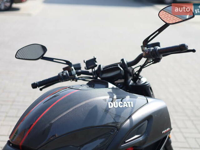 Чорний Дукаті Diavel 1200 Carbon, об'ємом двигуна 1.2 л та пробігом 13 тис. км за 16990 $, фото 17 на Automoto.ua