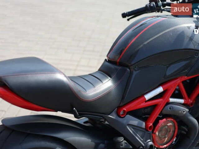 Чорний Дукаті Diavel 1200 Carbon, об'ємом двигуна 1.2 л та пробігом 13 тис. км за 16990 $, фото 10 на Automoto.ua
