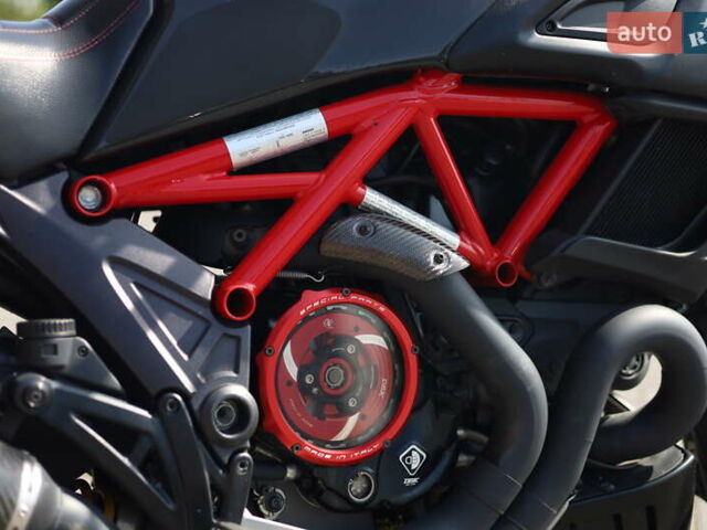Чорний Дукаті Diavel 1200 Carbon, об'ємом двигуна 1.2 л та пробігом 13 тис. км за 16990 $, фото 12 на Automoto.ua