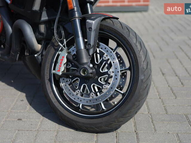 Чорний Дукаті Diavel 1200 Carbon, об'ємом двигуна 1.2 л та пробігом 13 тис. км за 16990 $, фото 23 на Automoto.ua