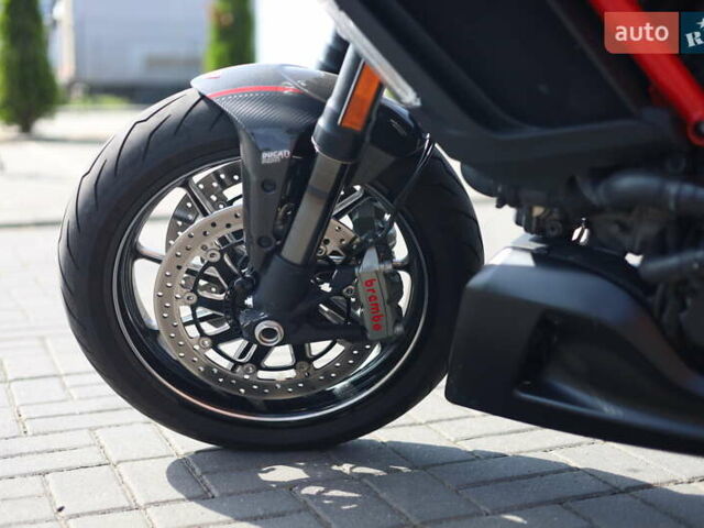 Чорний Дукаті Diavel 1200 Carbon, об'ємом двигуна 1.2 л та пробігом 13 тис. км за 16990 $, фото 22 на Automoto.ua