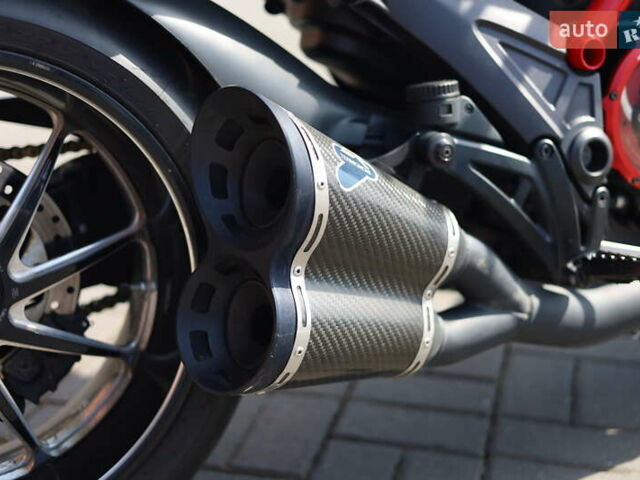 Чорний Дукаті Diavel 1200 Carbon, об'ємом двигуна 1.2 л та пробігом 13 тис. км за 16990 $, фото 11 на Automoto.ua