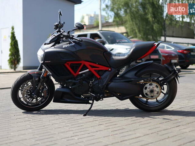 Чорний Дукаті Diavel 1200 Carbon, об'ємом двигуна 1.2 л та пробігом 13 тис. км за 16990 $, фото 4 на Automoto.ua
