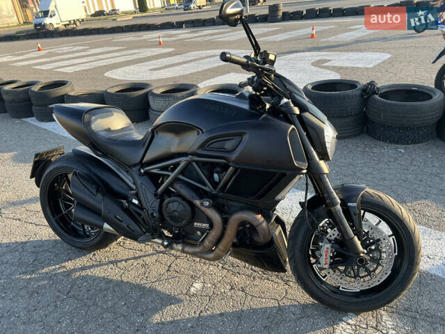 Черный Дукати Diavel 1200 Carbon, объемом двигателя 1.2 л и пробегом 10 тыс. км за 15000 $, фото 6 на Automoto.ua