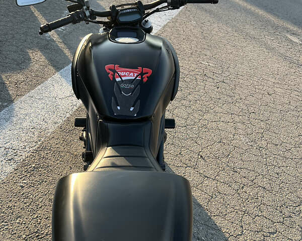 Черный Дукати Diavel 1200 Carbon, объемом двигателя 1.2 л и пробегом 10 тыс. км за 15000 $, фото 4 на Automoto.ua
