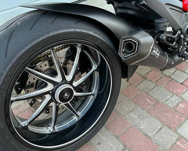Черный Дукати Diavel 1200 Carbon, объемом двигателя 1.2 л и пробегом 26 тыс. км за 11850 $, фото 7 на Automoto.ua