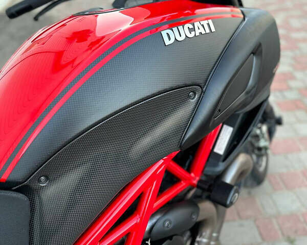 Черный Дукати Diavel 1200 Carbon, объемом двигателя 1.2 л и пробегом 26 тыс. км за 11850 $, фото 1 на Automoto.ua