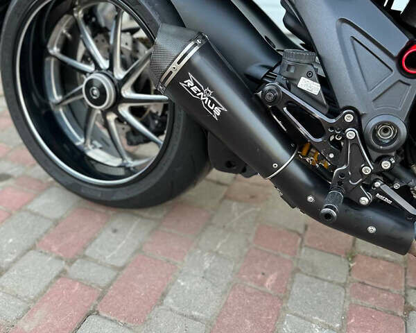 Черный Дукати Diavel 1200 Carbon, объемом двигателя 1.2 л и пробегом 26 тыс. км за 11850 $, фото 6 на Automoto.ua
