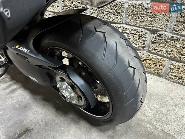 Дукати Diavel 1200 Carbon, объемом двигателя 0 л и пробегом 8 тыс. км за 10500 $, фото 6 на Automoto.ua