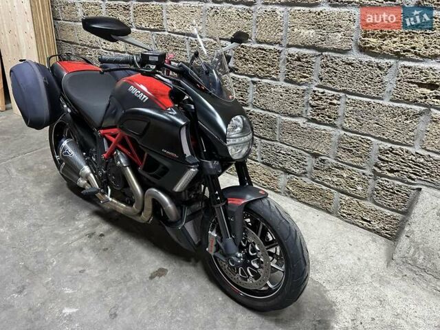 Дукати Diavel 1200 Carbon, объемом двигателя 0 л и пробегом 8 тыс. км за 10500 $, фото 1 на Automoto.ua