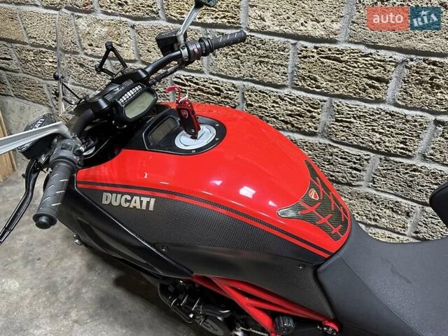 Дукати Diavel 1200 Carbon, объемом двигателя 0 л и пробегом 8 тыс. км за 10500 $, фото 8 на Automoto.ua
