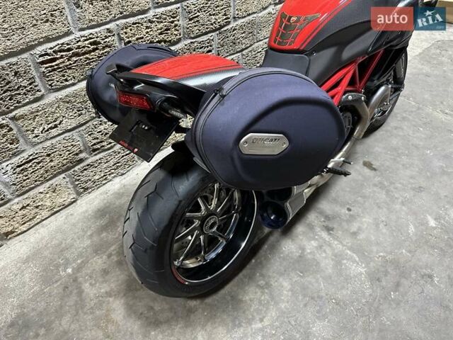 Дукати Diavel 1200 Carbon, объемом двигателя 0 л и пробегом 8 тыс. км за 10500 $, фото 5 на Automoto.ua