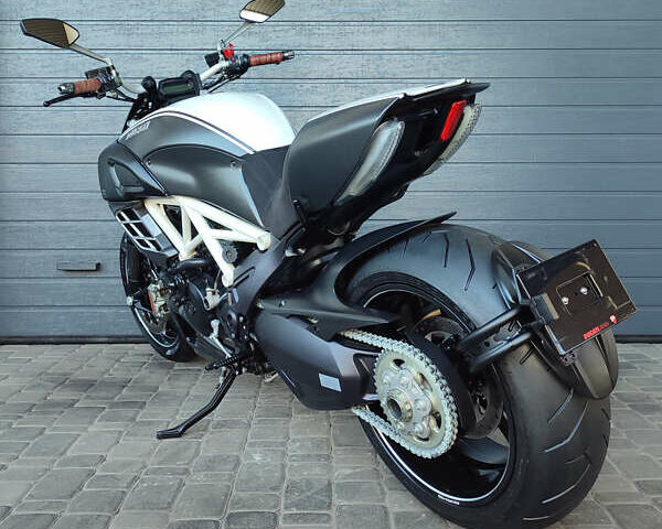 Белый Дукати Diavel AMG, объемом двигателя 1.2 л и пробегом 15 тыс. км за 12900 $, фото 6 на Automoto.ua