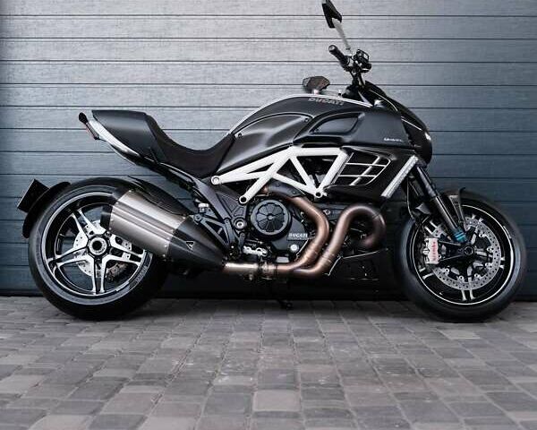 Белый Дукати Diavel AMG, объемом двигателя 1.2 л и пробегом 27 тыс. км за 11800 $, фото 1 на Automoto.ua