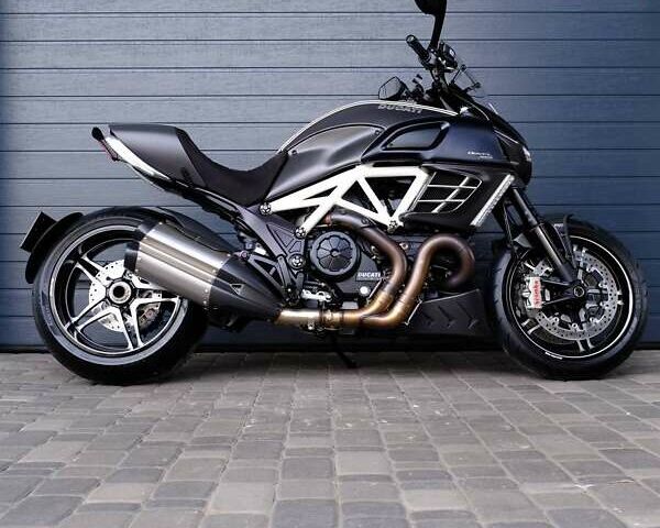 Белый Дукати Diavel AMG, объемом двигателя 1.2 л и пробегом 20 тыс. км за 13900 $, фото 1 на Automoto.ua