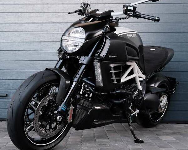 Белый Дукати Diavel AMG, объемом двигателя 1.2 л и пробегом 27 тыс. км за 11800 $, фото 2 на Automoto.ua