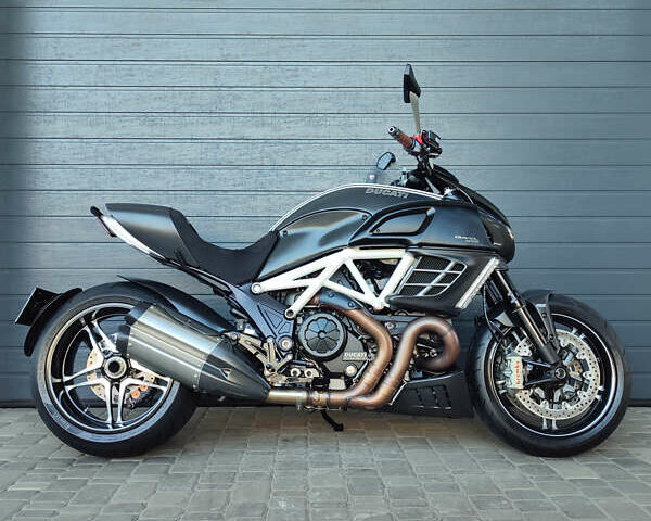 Белый Дукати Diavel AMG, объемом двигателя 1.2 л и пробегом 15 тыс. км за 12900 $, фото 1 на Automoto.ua