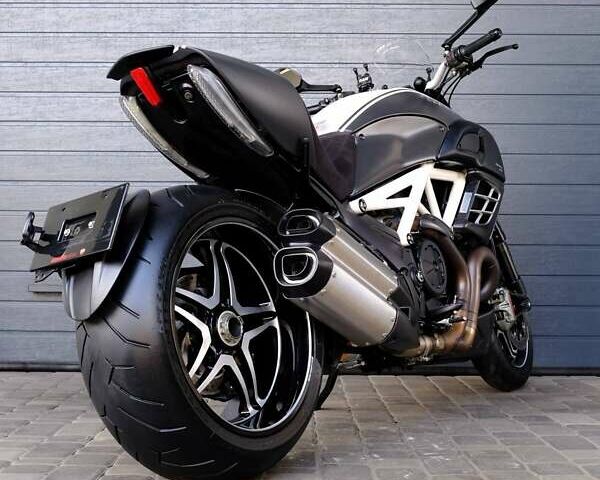 Белый Дукати Diavel AMG, объемом двигателя 1.2 л и пробегом 20 тыс. км за 13900 $, фото 4 на Automoto.ua