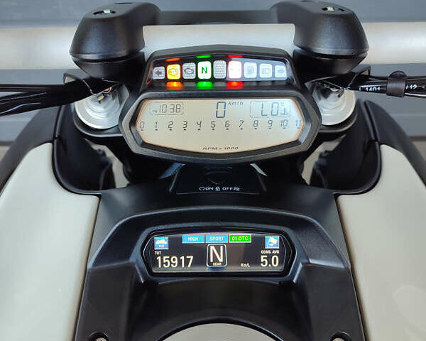 Белый Дукати Diavel AMG, объемом двигателя 1.2 л и пробегом 15 тыс. км за 12900 $, фото 3 на Automoto.ua