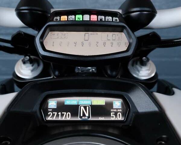 Белый Дукати Diavel AMG, объемом двигателя 1.2 л и пробегом 27 тыс. км за 11800 $, фото 3 на Automoto.ua