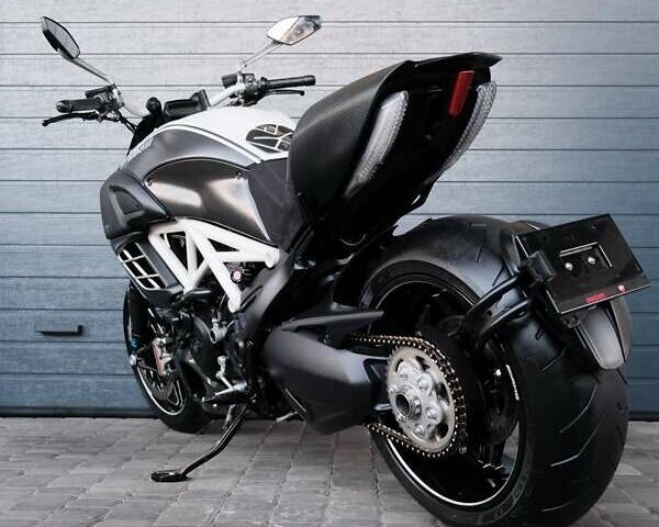 Белый Дукати Diavel AMG, объемом двигателя 1.2 л и пробегом 27 тыс. км за 11800 $, фото 6 на Automoto.ua