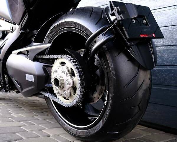 Белый Дукати Diavel AMG, объемом двигателя 1.2 л и пробегом 20 тыс. км за 13900 $, фото 8 на Automoto.ua