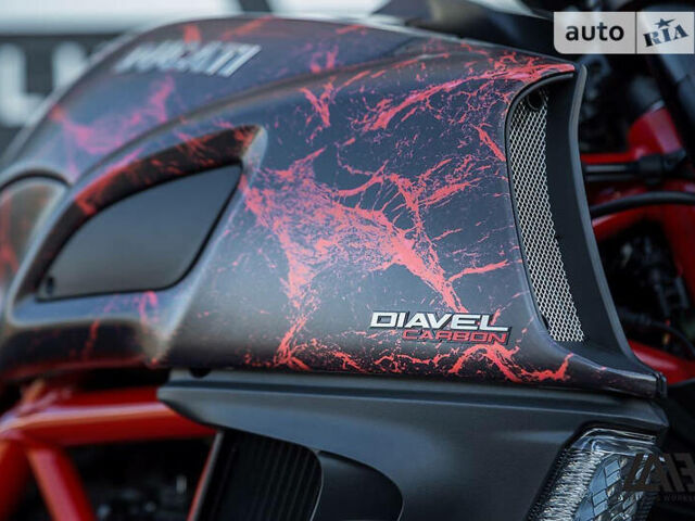 Красный Дукати Diavel Carbon, объемом двигателя 1.2 л и пробегом 11 тыс. км за 15000 $, фото 7 на Automoto.ua