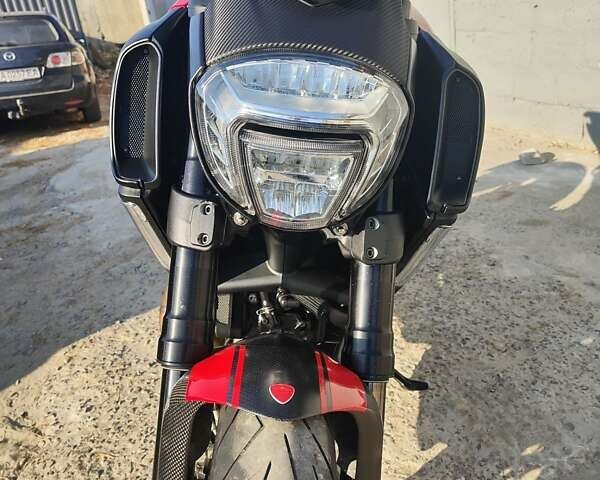 Красный Дукати Diavel Carbon, объемом двигателя 1.2 л и пробегом 24 тыс. км за 9500 $, фото 13 на Automoto.ua