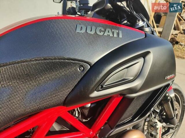 Красный Дукати Diavel Carbon, объемом двигателя 1.2 л и пробегом 24 тыс. км за 9500 $, фото 8 на Automoto.ua