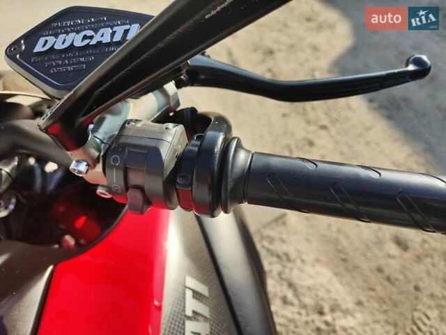 Красный Дукати Diavel Carbon, объемом двигателя 1.2 л и пробегом 24 тыс. км за 9500 $, фото 7 на Automoto.ua