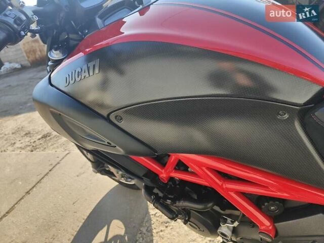 Красный Дукати Diavel Carbon, объемом двигателя 1.2 л и пробегом 24 тыс. км за 9500 $, фото 10 на Automoto.ua