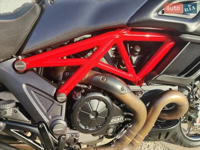 Красный Дукати Diavel Carbon, объемом двигателя 1.2 л и пробегом 24 тыс. км за 9500 $, фото 9 на Automoto.ua