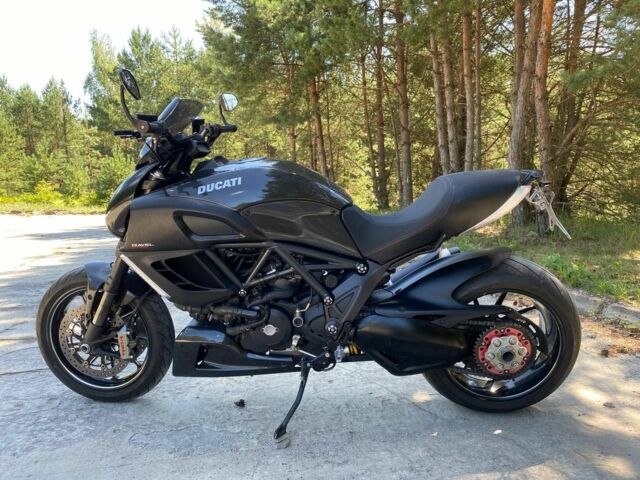 Дукати Diavel Carbon, объемом двигателя 1.25 л и пробегом 0 тыс. км за 5300 $, фото 12 на Automoto.ua