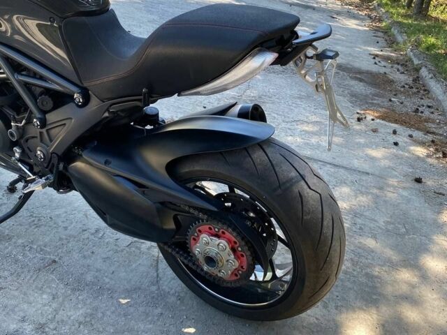Дукати Diavel Carbon, объемом двигателя 1.25 л и пробегом 0 тыс. км за 5300 $, фото 6 на Automoto.ua