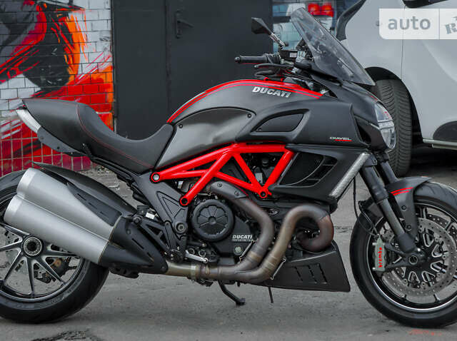 Дукаті Diavel Carbon, об'ємом двигуна 0 л та пробігом 30 тис. км за 13000 $, фото 1 на Automoto.ua