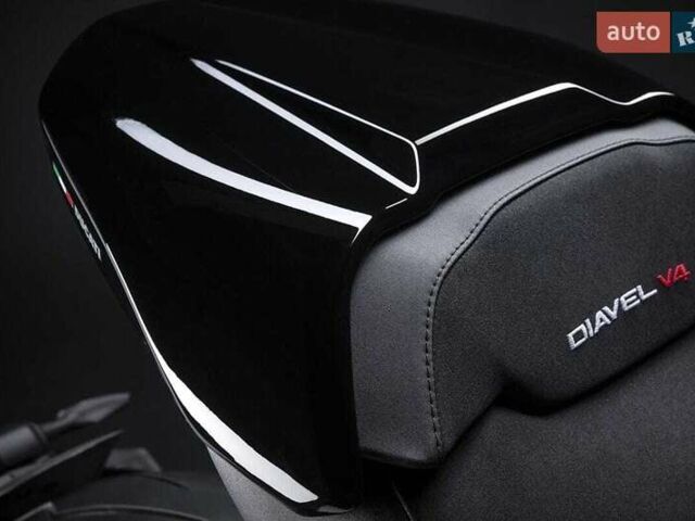 Черный Дукати Diavel V4 1158, объемом двигателя 1.16 л и пробегом 1 тыс. км за 32000 $, фото 4 на Automoto.ua